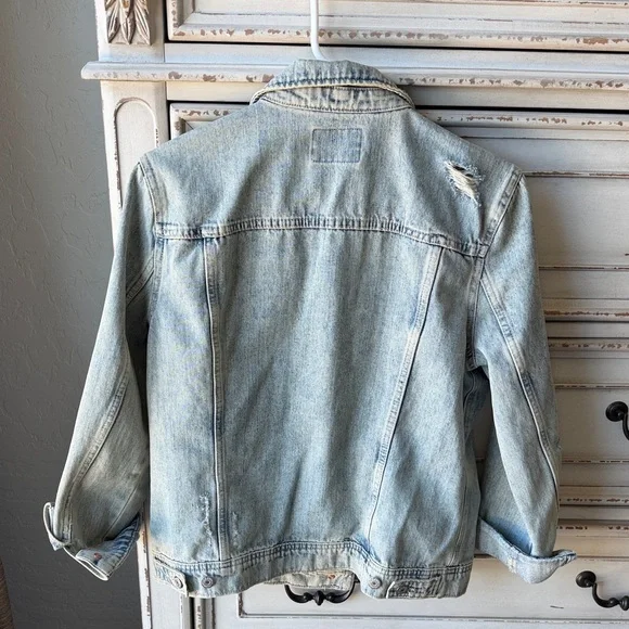 Old Navy Women's Faded Blue Jean Jacket - Picture 4 of 7